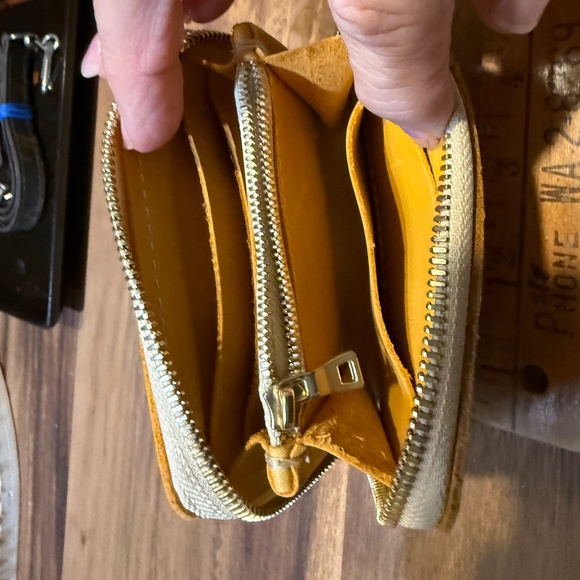 PORTLAND LEATHER SMALL ZIP WALLET - Picture 3 of 6